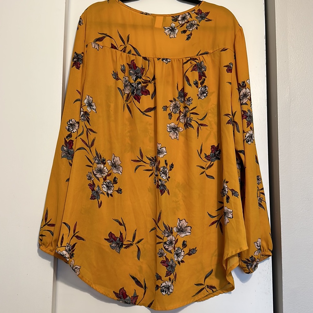 Torrid Yellow Floral Top - Picture 4 of 5